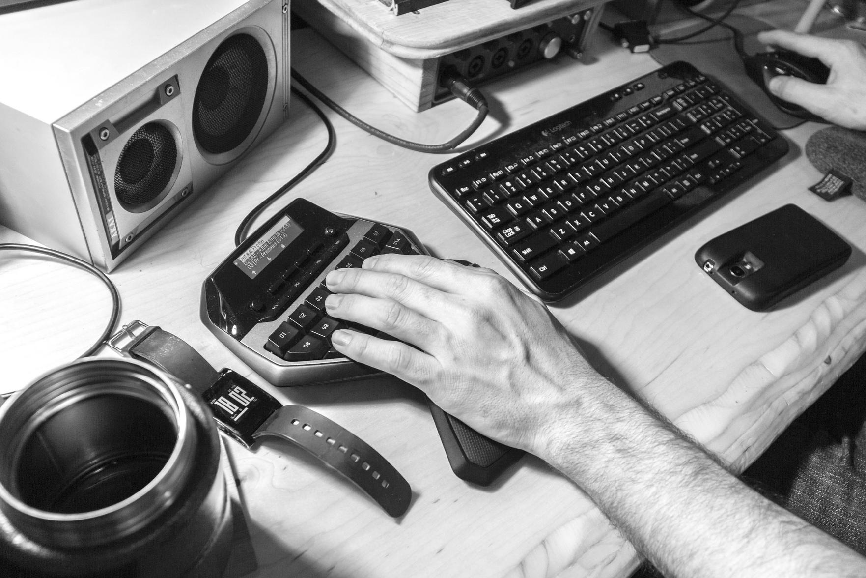 Os Benefícios da Música no Trabalho: Como Caixas de Som Bluetooth Podem Aumentar sua Produtividade