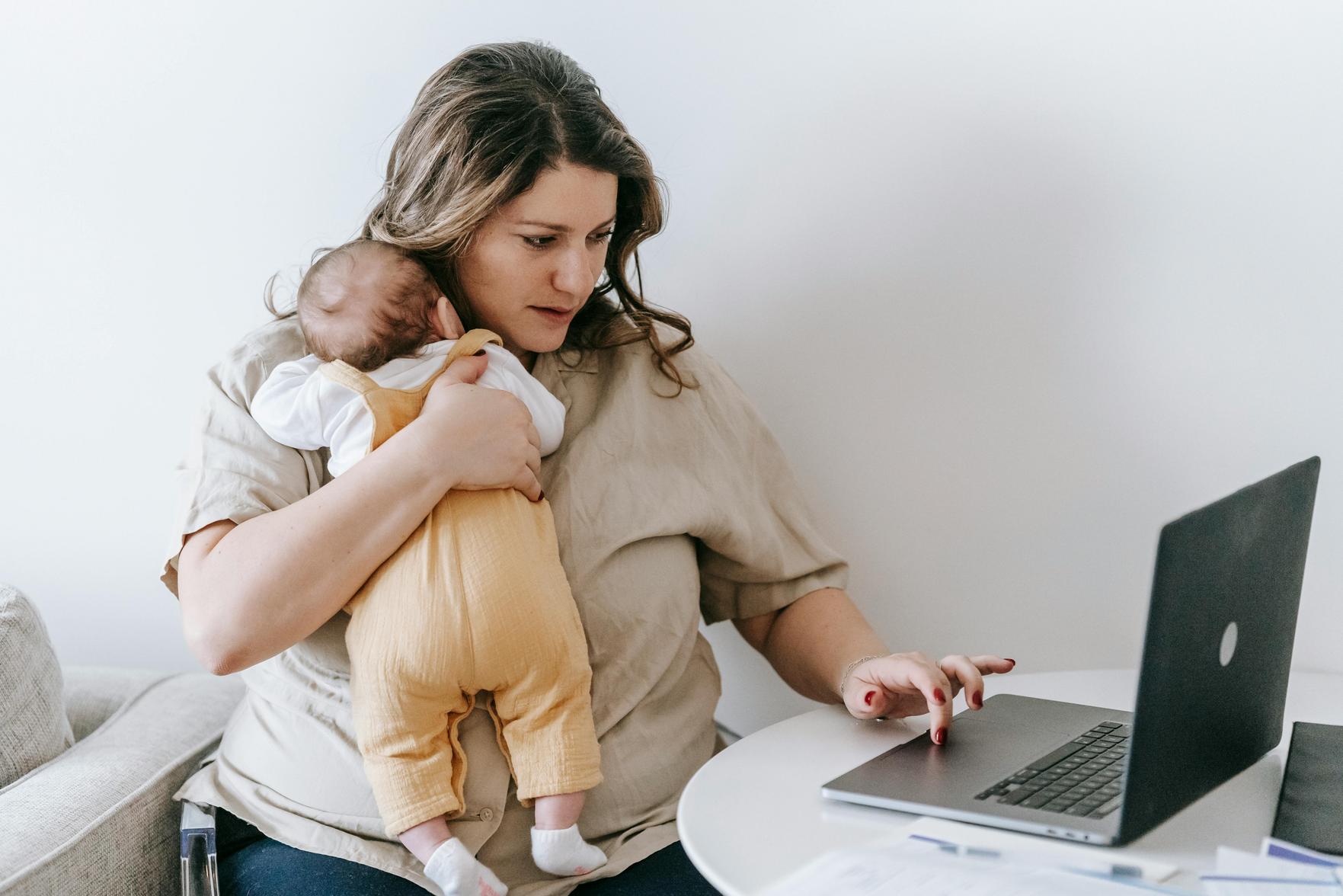 Como Mulheres Empreendedoras Podem Equilibrar Maternidade e Sucesso nos Negócios com Iniciativas Tecnológicas